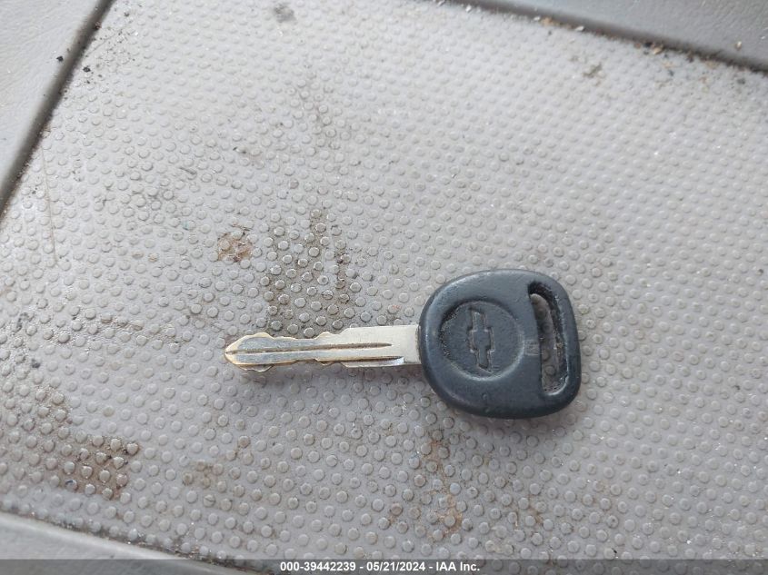 2001 Chevrolet Tahoe Lt VIN: 1GNEK13TX1R104589 Lot: 39442239