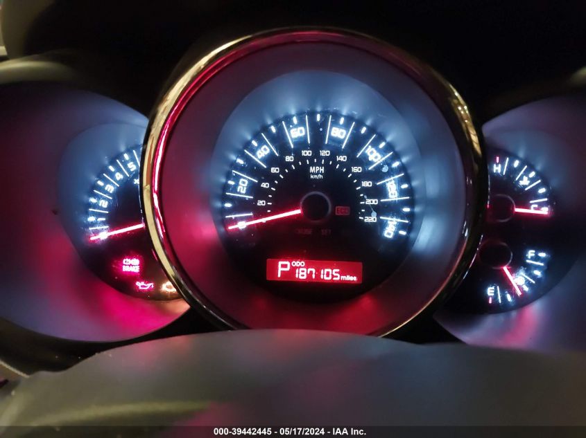 2011 Kia Soul + VIN: KNDJT2A20B7288121 Lot: 39442445