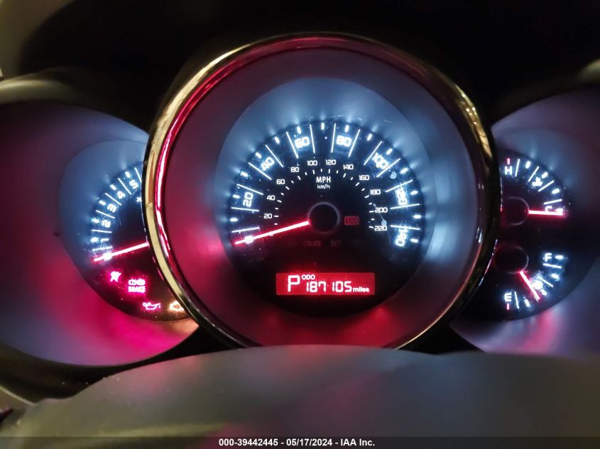 2011 Kia Soul + VIN: KNDJT2A20B7288121 Lot: 39442445