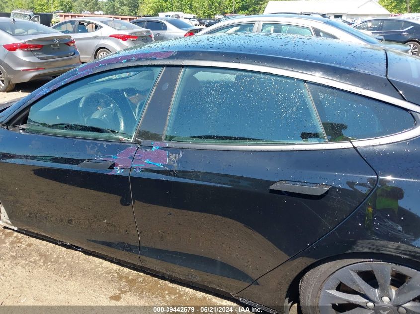 2018 Tesla Model S 100D/75D/P100D VIN: 5YJSA1E29JF262561 Lot: 39442579