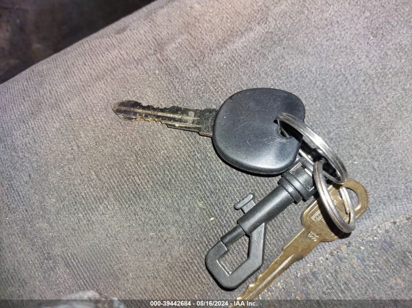 2000 Chevrolet Silverado 1500 Ls VIN: 2GCEK19T2Y1217939 Lot: 39442684