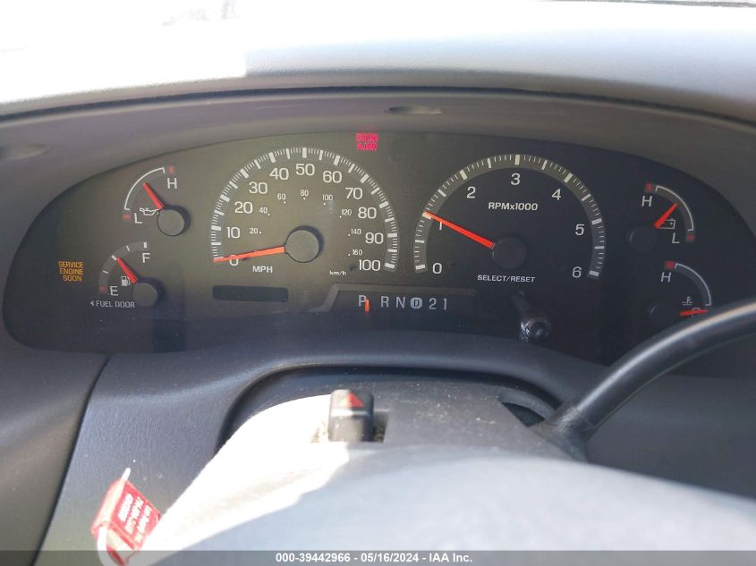 2000 Ford Expedition Xlt VIN: 1FMRU1566YLA18121 Lot: 39442966