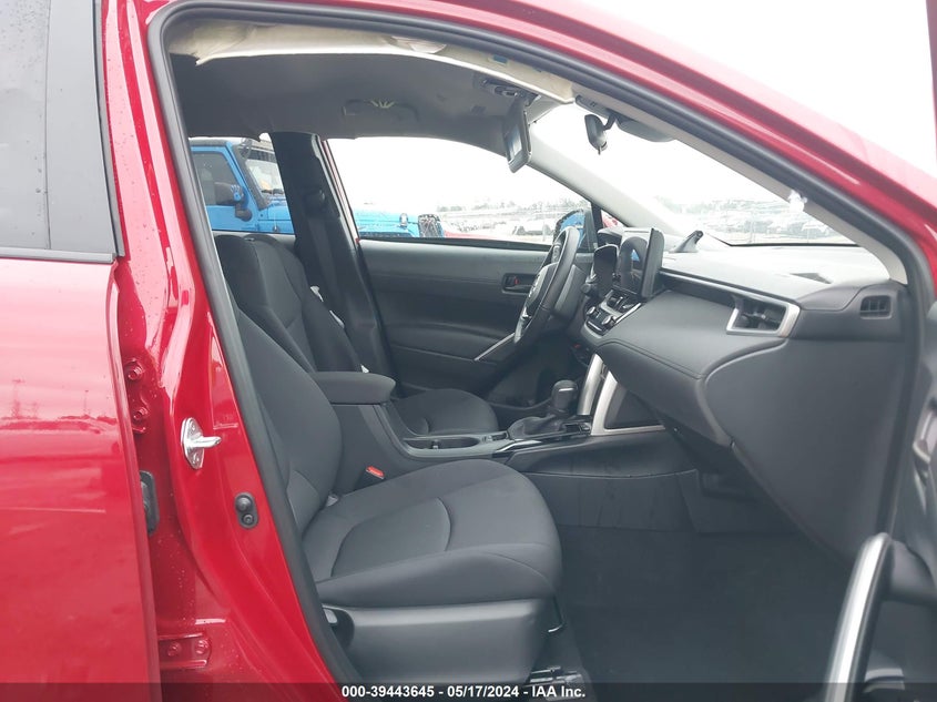 2023 Toyota Corolla Cross Le VIN: 7MUCAAAG2PV070138 Lot: 39443645