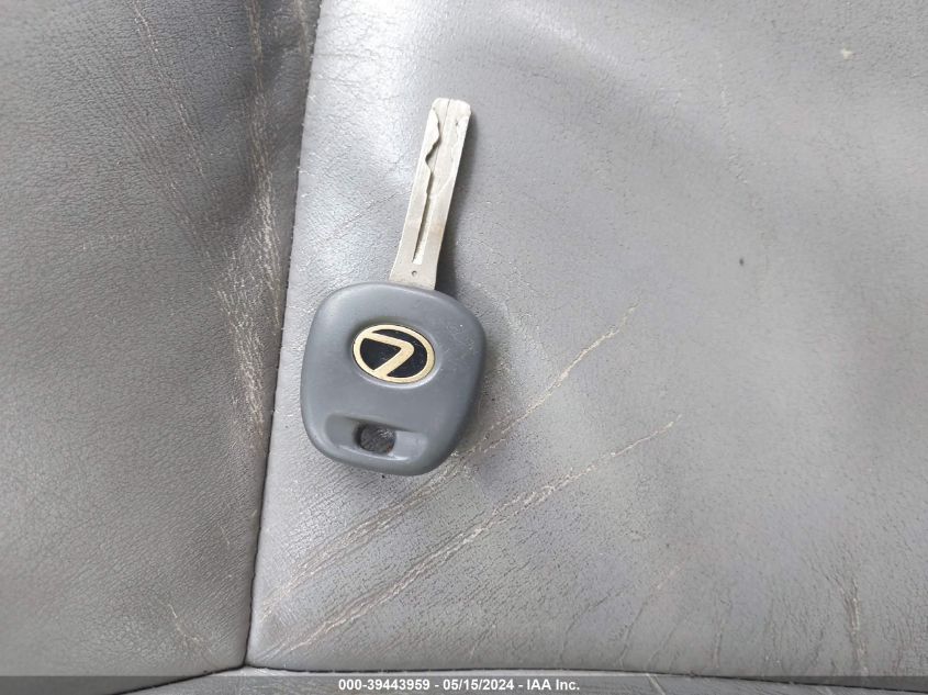 2004 Lexus Es 330 VIN: JTHBA30G540013044 Lot: 39443959