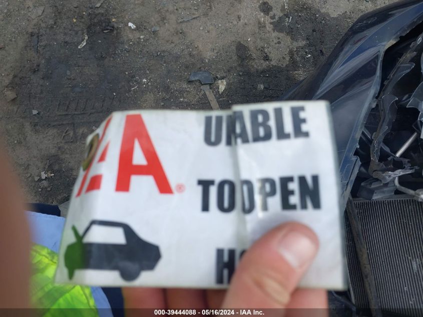 2017 Toyota Corolla Se VIN: 2T1BURHE9HC821553 Lot: 39444088