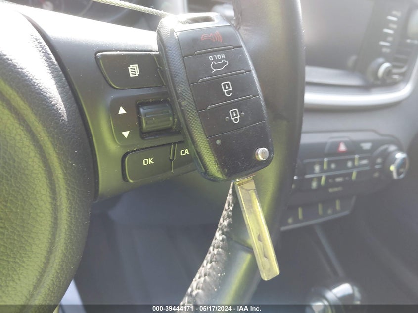 2017 Kia Sorento 2.4L Lx VIN: 5XYPG4A33HG265043 Lot: 39444171