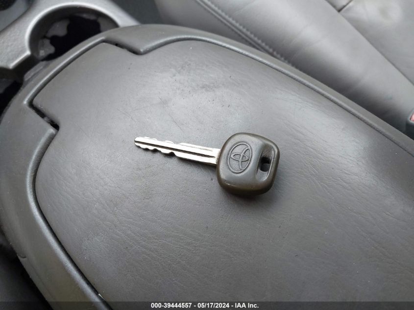 2004 Toyota Sequoia Limited V8 VIN: 5TDBT48A94S208627 Lot: 39444557