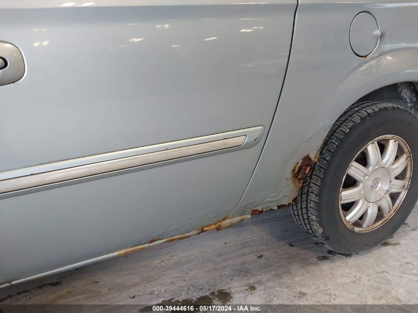 2005 Chrysler Town & Country Touring VIN: 2C4GP54L45R581950 Lot: 39444616