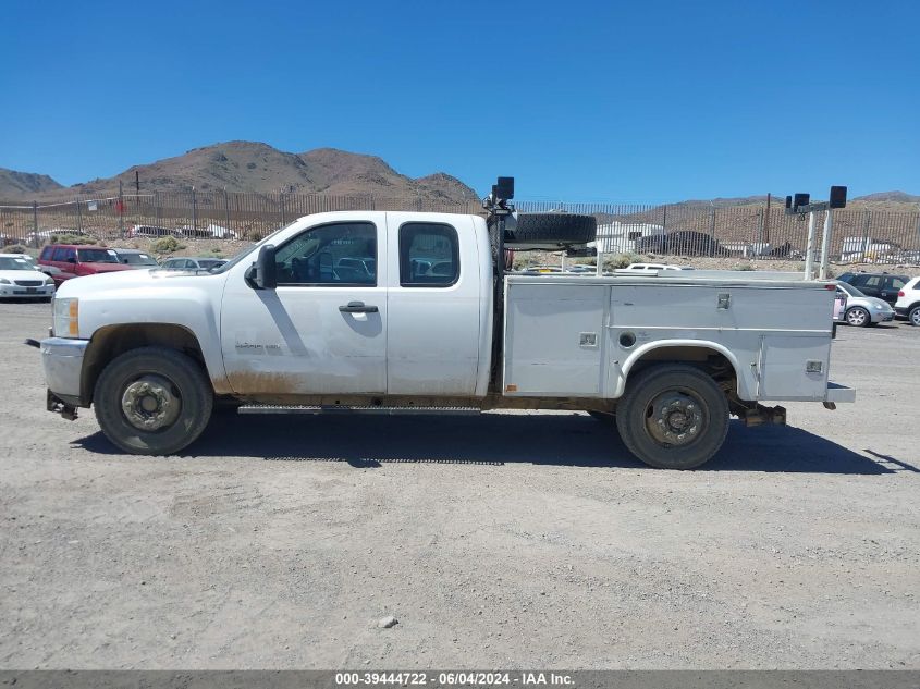 2011 Chevrolet Silverado 3500Hd Work Truck VIN: 1GB5KZCG0BZ433625 Lot: 39444722