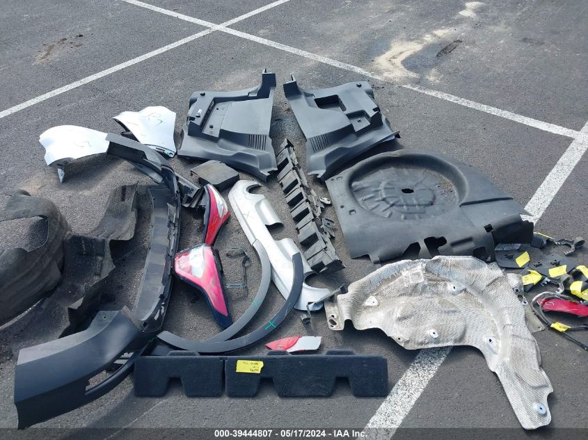 2017 Ford Escape Se VIN: 1FMCU9G92HUE98079 Lot: 39444807