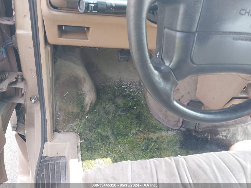 1995 Chevrolet Astro VIN: 1GBDM19W9SB133015 Lot: 39445320