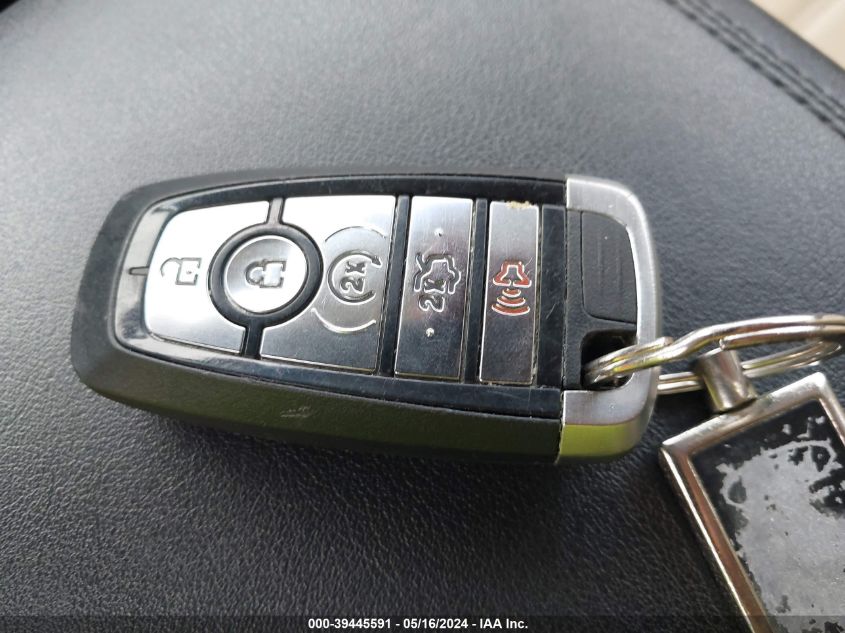 2017 Ford Edge Sel VIN: 2FMPK3J9XHBB26945 Lot: 39445591