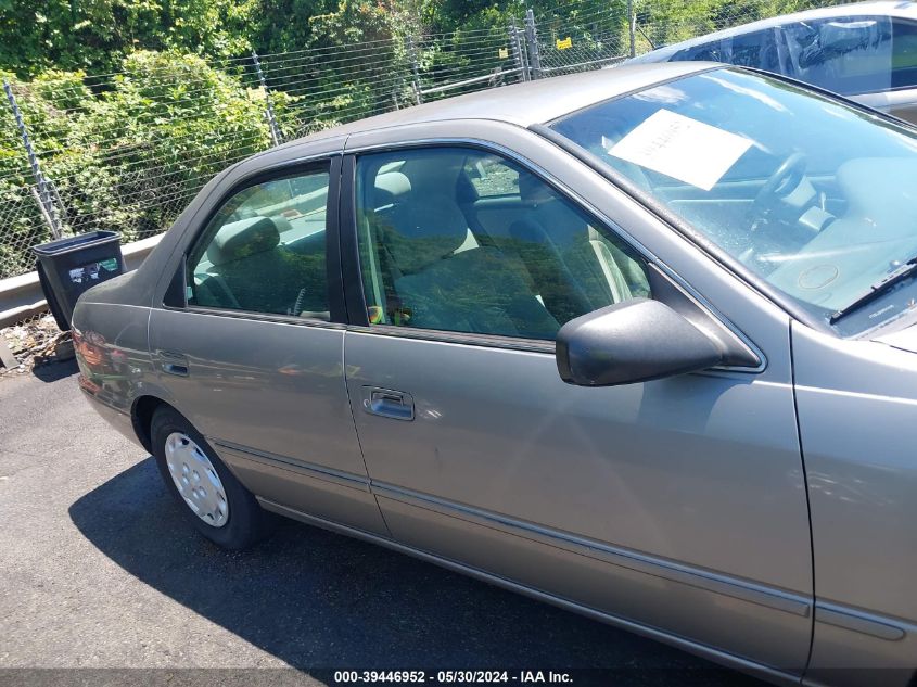 1999 Toyota Camry Le VIN: 4T1BG28KXXU454986 Lot: 39446952