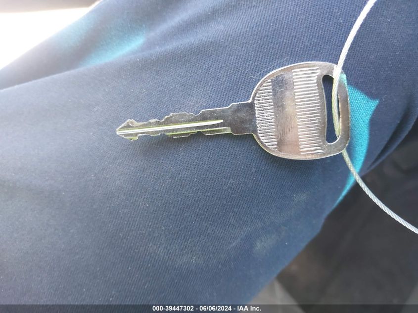 2000 Chevrolet Suburban 1500 Lt VIN: 3GNFK16T4YG150820 Lot: 39447302