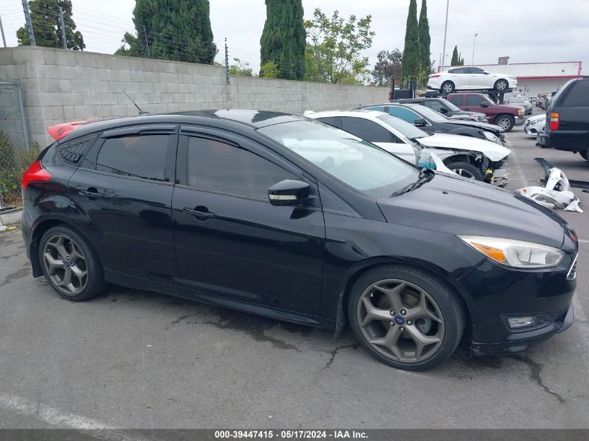 2016 Ford Focus Se VIN: 1FADP3K28GL258374 Lot: 39447415