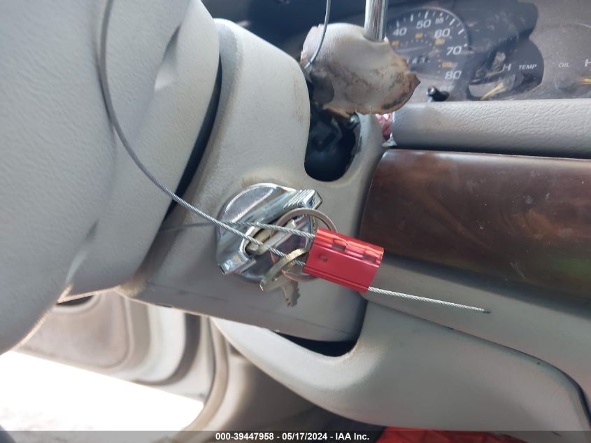 1992 Ford Crown Victoria Lx VIN: 2FACP74W0NX172740 Lot: 39447958