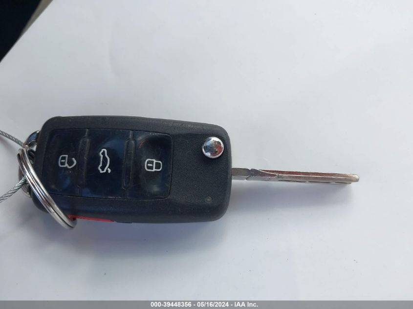 2012 Volkswagen Passat 2.5L Se VIN: 1VWBP7A33CC010558 Lot: 39448356