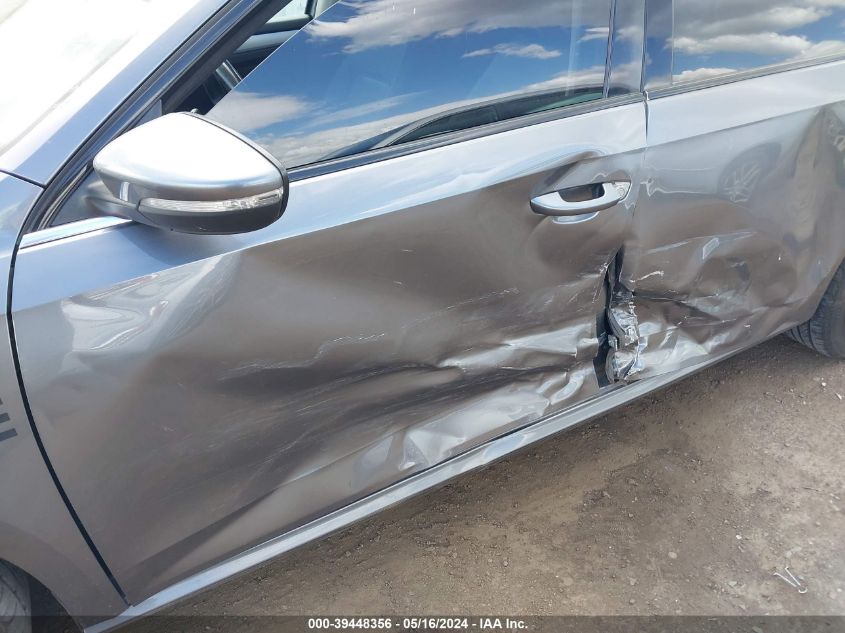 2012 Volkswagen Passat 2.5L Se VIN: 1VWBP7A33CC010558 Lot: 39448356