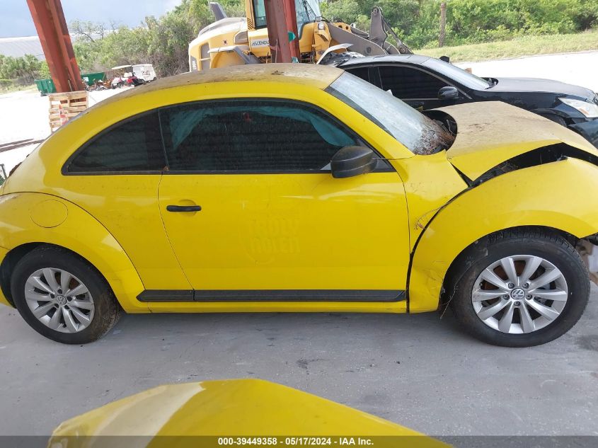 2018 Volkswagen Beetle 2.0T Coast/2.0T S VIN: 3VWFD7AT8JM702210 Lot: 39449358