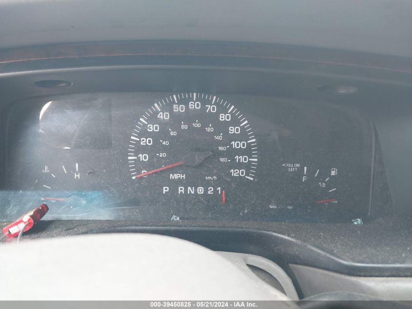 2001 Lincoln Town Car Executive VIN: 1LNHM81W91Y632521 Lot: 39450825