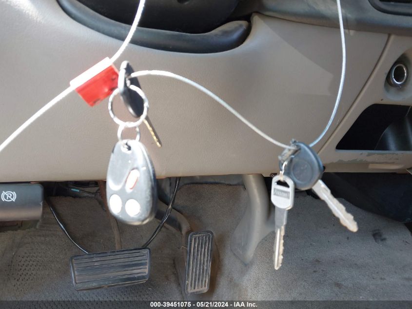 2005 Chevrolet Tahoe Ls VIN: 1GNEK13T45R252145 Lot: 39451075