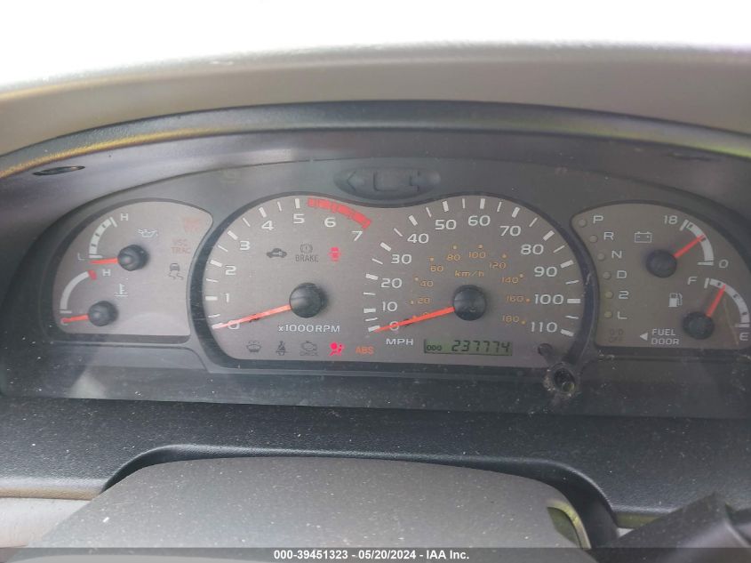 2003 Toyota Sequoia Sr5 V8 VIN: 5TDZT34A83S181806 Lot: 39451323