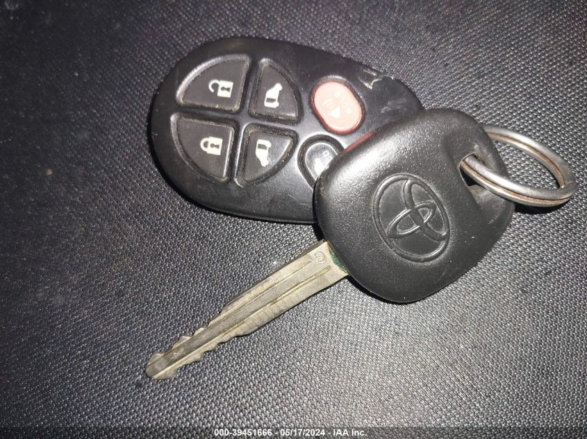 2011 Toyota Sienna Xle V6 VIN: 5TDYK3DC5BS011644 Lot: 39451666