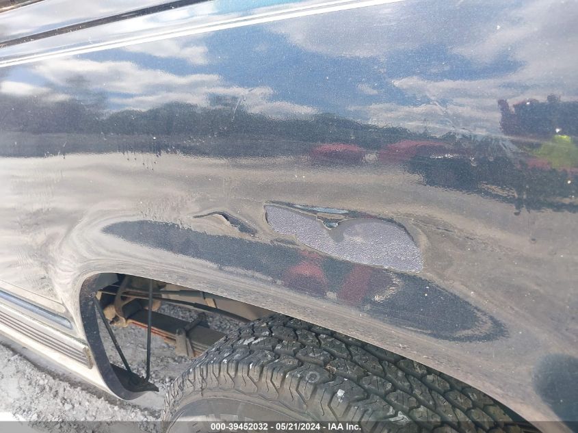 1989 Chevrolet Gmt-400 C2500 VIN: 1GCGC24J4KE234040 Lot: 39452032