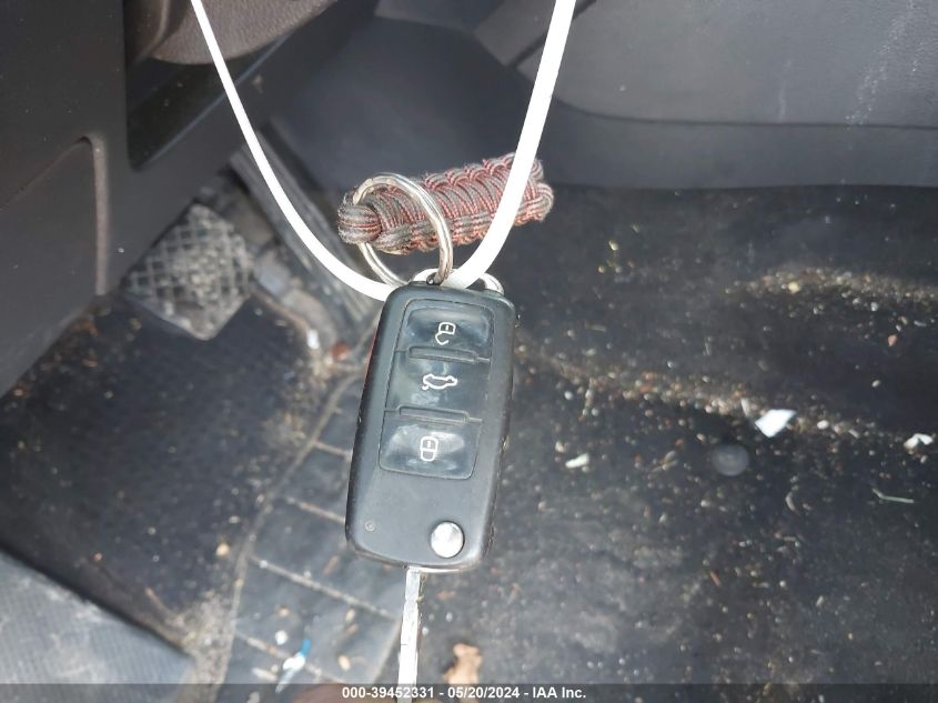 2013 Volkswagen Jetta 2.0L S VIN: 3VW2K7AJ6DM305571 Lot: 39452331