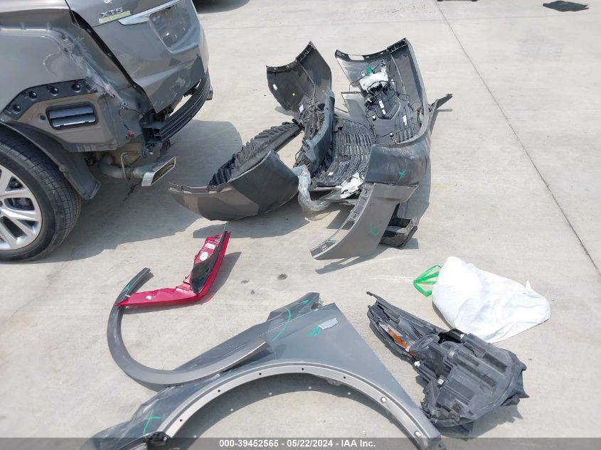 2018 Cadillac Xt5 Luxury VIN: 1GYKNCRS0JZ121375 Lot: 39452565