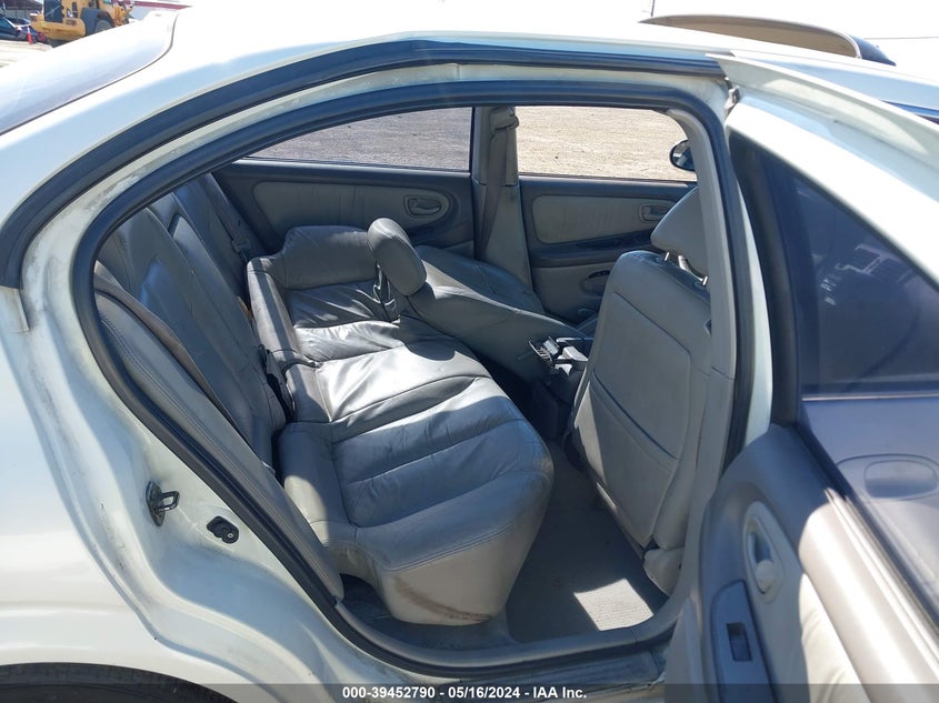 2000 Nissan Maxima Gle/Gxe/Se VIN: JN1CA31A3YT021103 Lot: 39452790