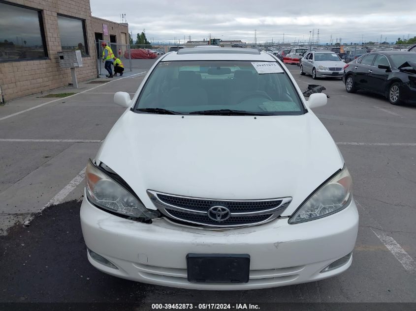 2004 Toyota Camry Le VIN: JTDBE30K040260904 Lot: 39452873