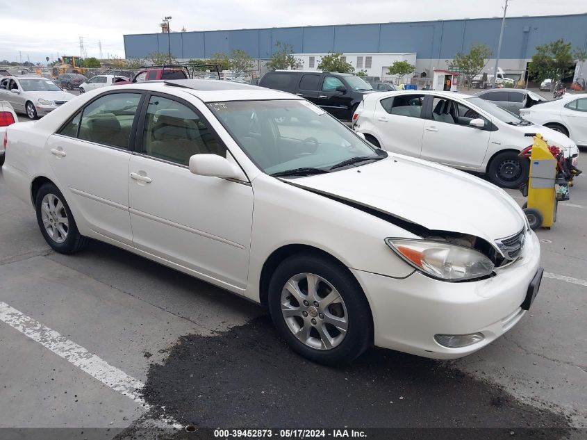 2004 Toyota Camry Le VIN: JTDBE30K040260904 Lot: 39452873