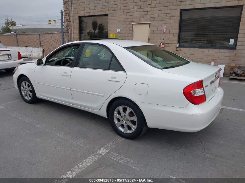 2004 Toyota Camry Le VIN: JTDBE30K040260904 Lot: 39452873