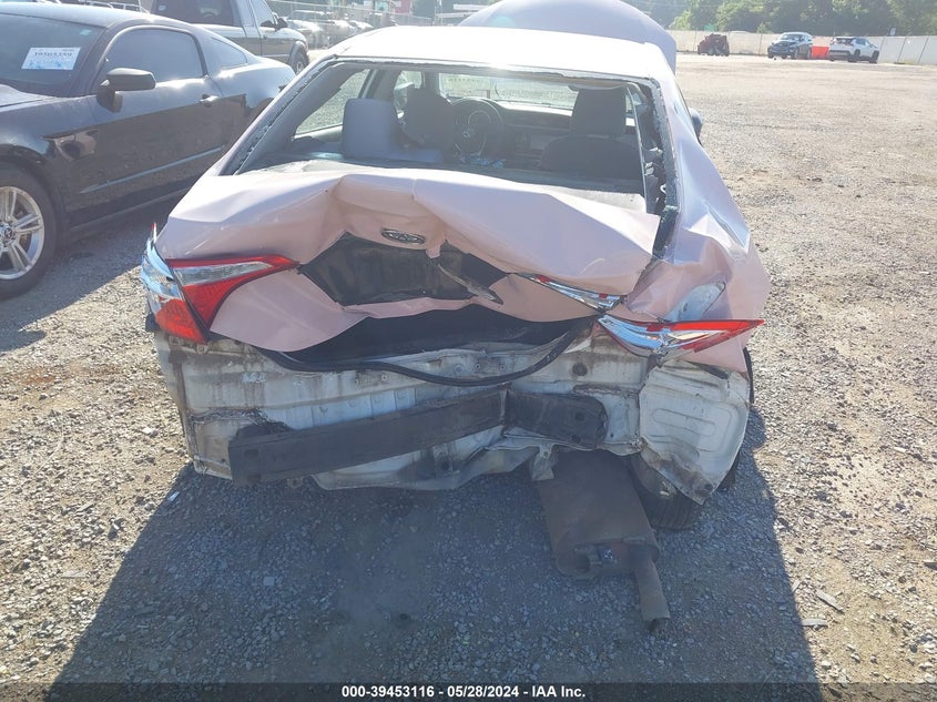 2015 Toyota Corolla Le VIN: 5YFBURHE8FP260419 Lot: 39453116