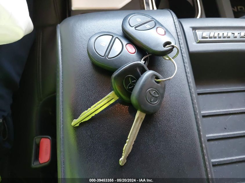 2017 TOYOTA TUNDRA CREWMAX LIMITED - 5TFHW5F11HX645113