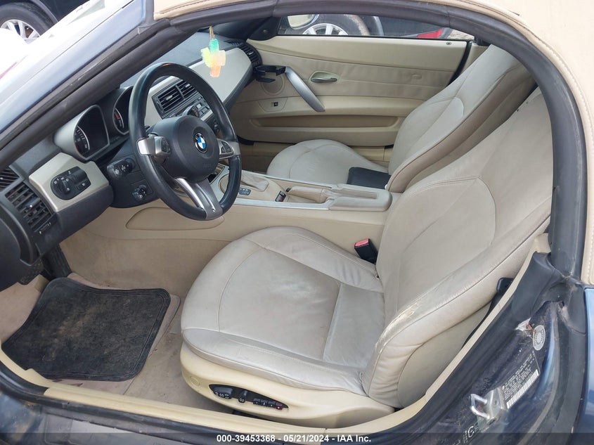 2005 BMW Z4 2.5I VIN: 4USBT33515LS54261 Lot: 39453368