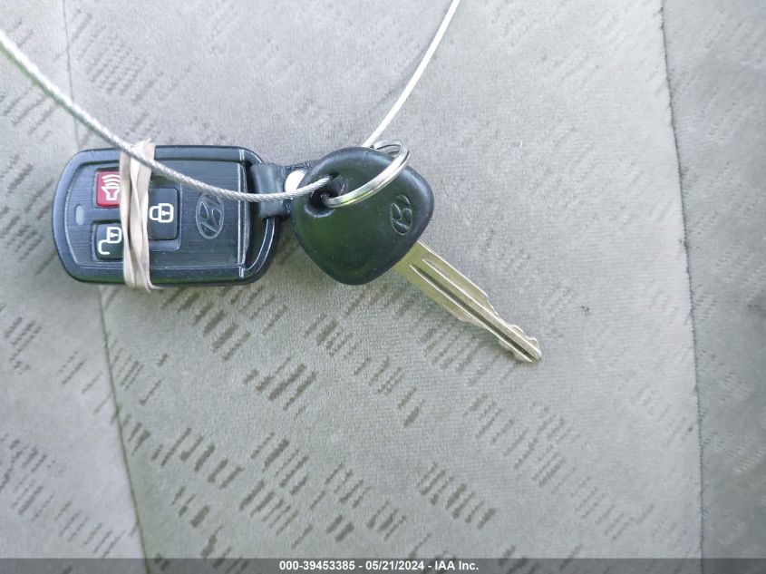 2004 Hyundai Elantra Gls/Gt VIN: KMHDN46D04U893558 Lot: 39453385