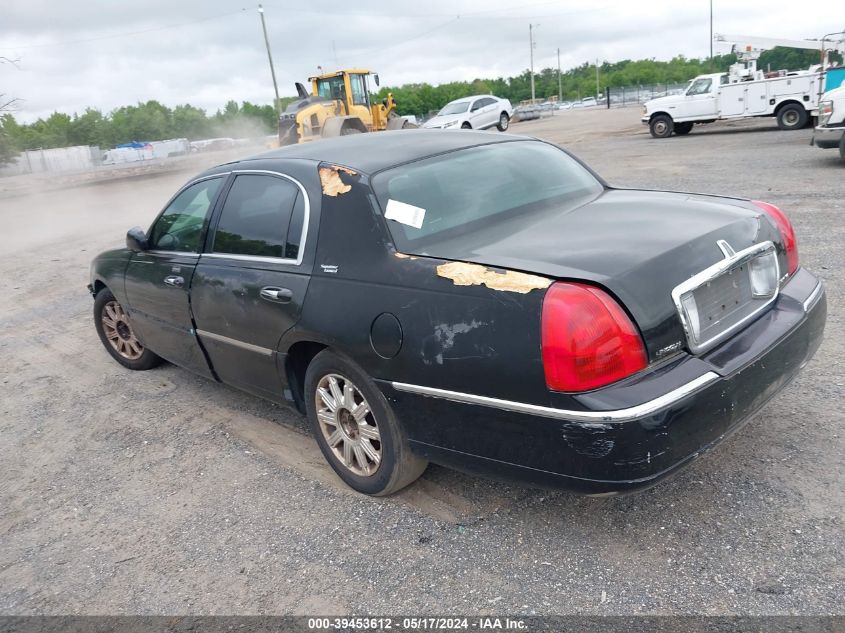 2009 Lincoln Town Car Signature Limited VIN: 2LNHM82V09X611574 Lot: 39453612