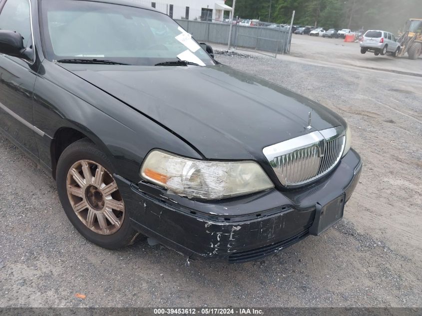 2009 Lincoln Town Car Signature Limited VIN: 2LNHM82V09X611574 Lot: 39453612