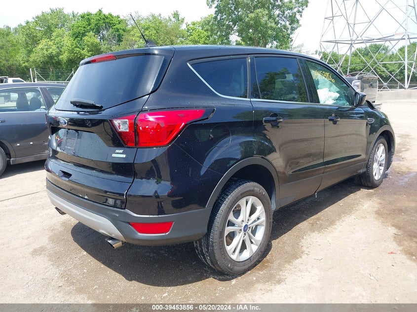 VIN 1FMCU0GD4KUB53935 2019 FORD ESCAPE SE