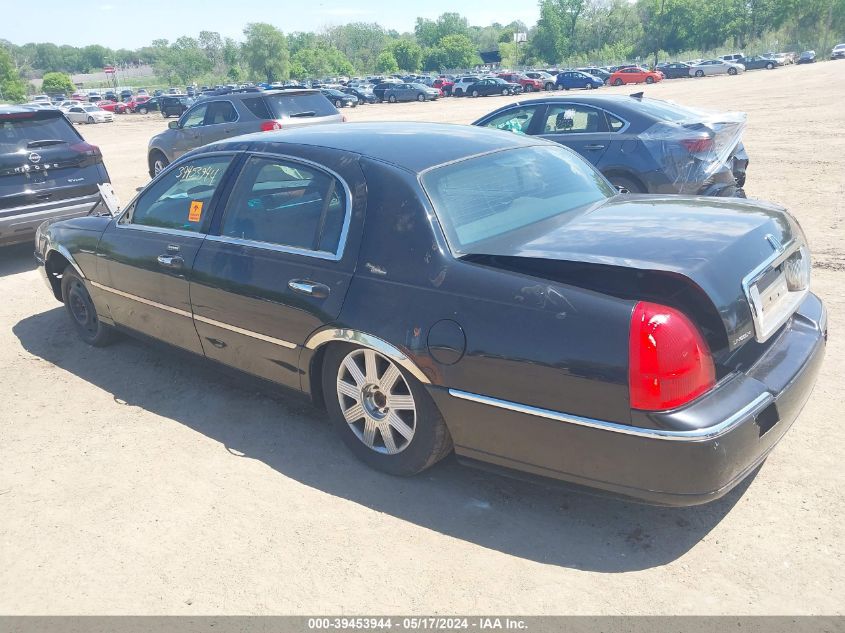 2005 Lincoln Town Car Signature Limited VIN: 1LNHM82W35Y668595 Lot: 39453944