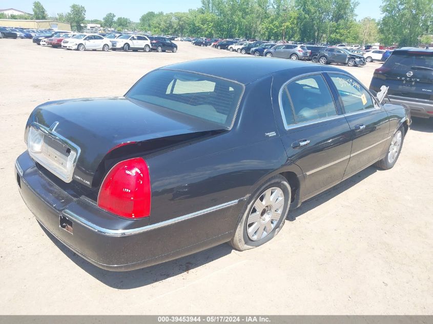 2005 Lincoln Town Car Signature Limited VIN: 1LNHM82W35Y668595 Lot: 39453944