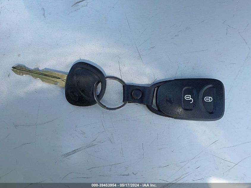 2008 Hyundai Accent Gls VIN: KMHCN46C88U216315 Lot: 39453954