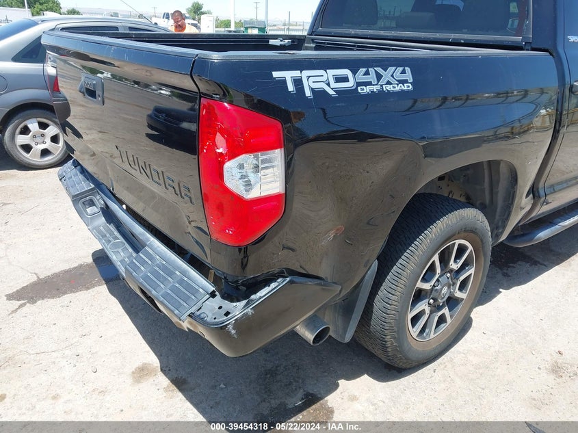 2017 TOYOTA TUNDRA SR5 5.7L V8 - 5TFDW5F19HX639655