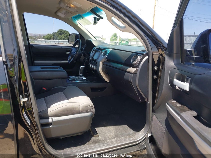 2017 TOYOTA TUNDRA SR5 5.7L V8 - 5TFDW5F19HX639655