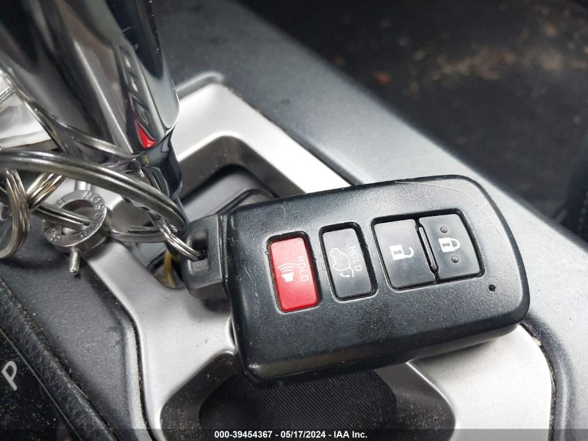 2017 Toyota Rav4 Hybrid Xle VIN: JTMRJREV0HD078764 Lot: 39454367