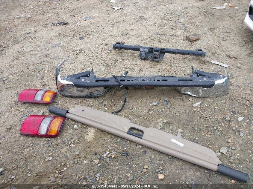 2002 Chevrolet Suburban 1500 Lt VIN: 1GNEC16Z32J278565 Lot: 39454443