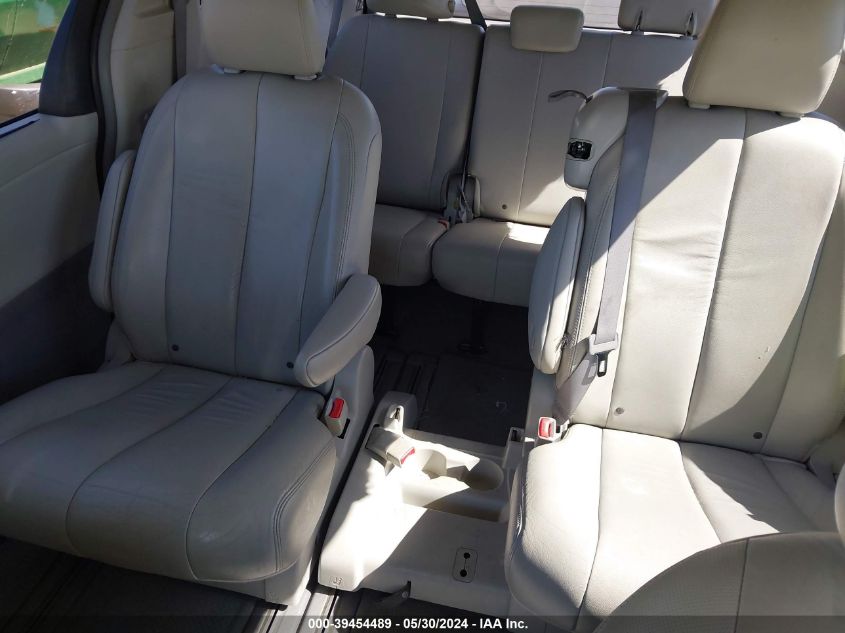 2011 Toyota Sienna Xle V6 VIN: 5TDYK3DC8BS076813 Lot: 39454489