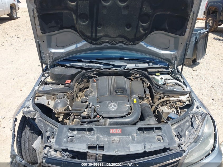 2014 MERCEDES-BENZ C 250 LUXURY/SPORT - WDDGF4HB2EG211232